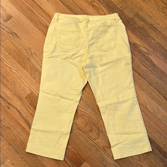 Croft & Barrow Yellow Cropped Pants Size: 12 stretch - Picture 8 of 8